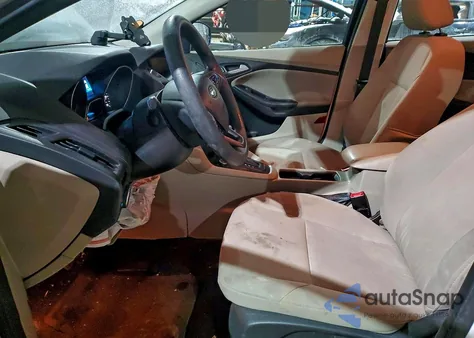 2016 Ford Focus Se z USA, uszkodzony, nr VIN 1FADP3F28GL359487